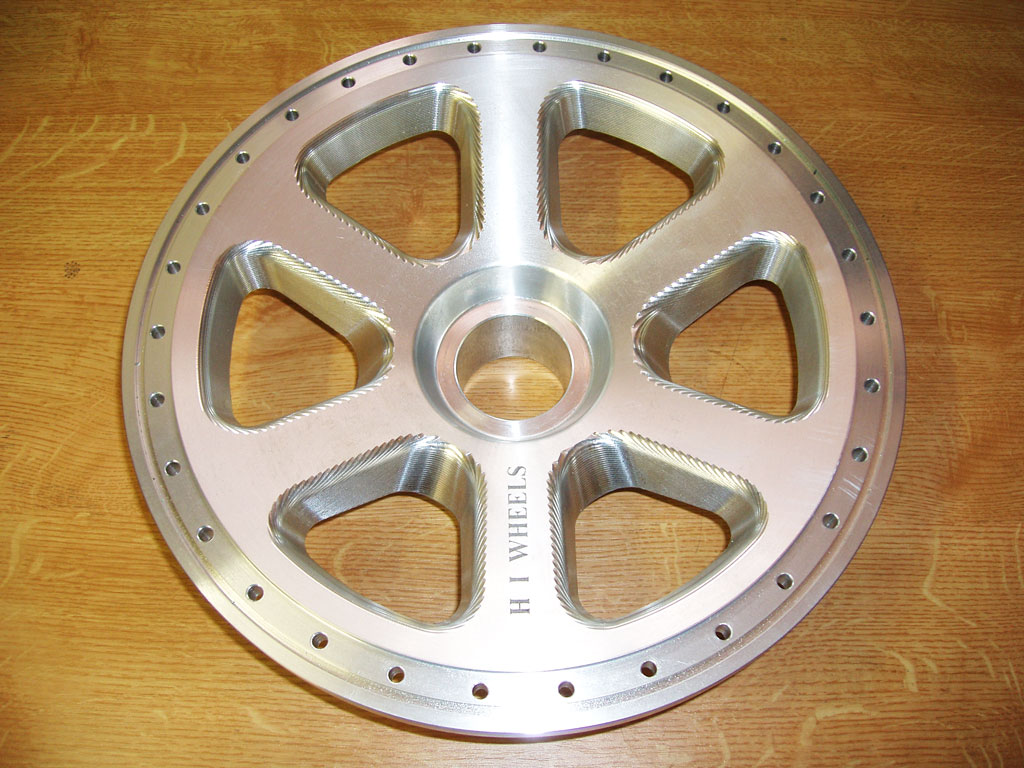 //www.cncmillingcncturning.co.uk/wp-content/uploads/2016/08/alluminium-race-car-wheel.jpg